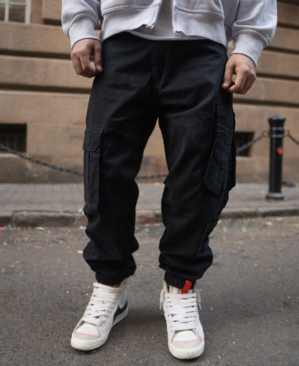 black cargo pant