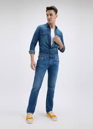 medium blue 5 pocket midrise, comfort and straight fit stretch jeans